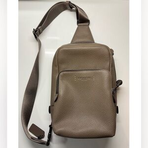 Coach Men's Pebbled Leather Sling Bag Taupe/Brown